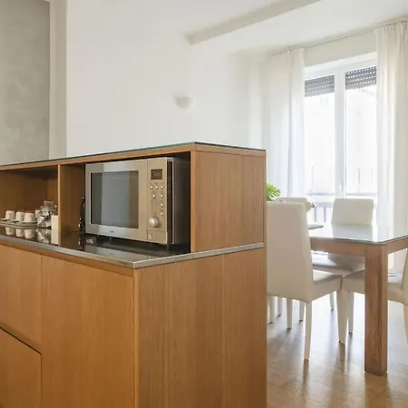 Spacious Near Duomo Apartment *